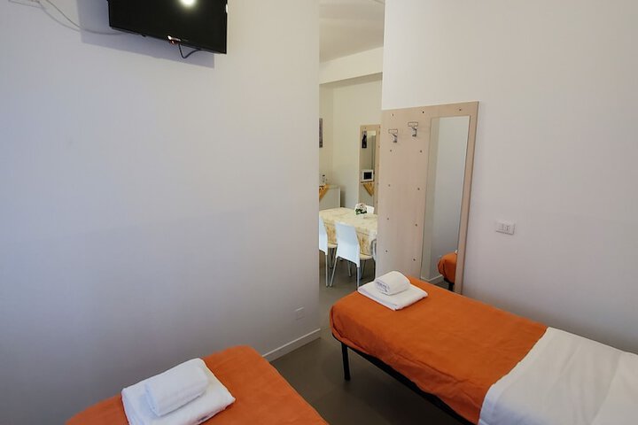 Room 30 of 103