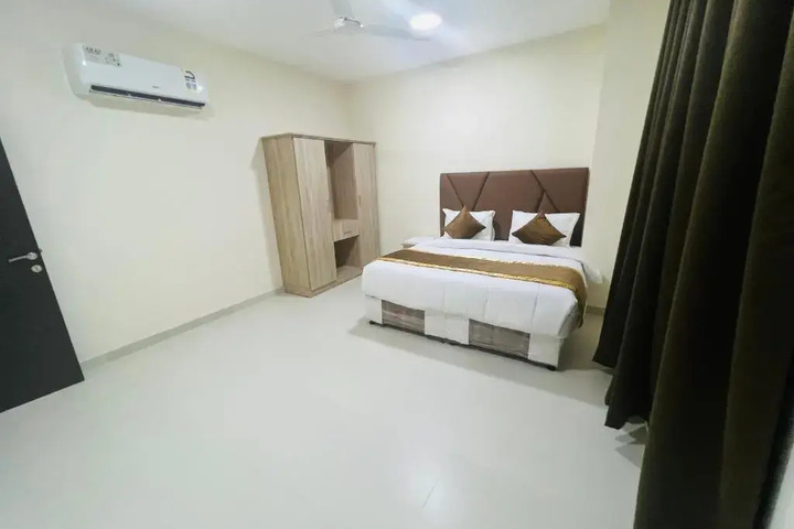 Room 6 of 10
