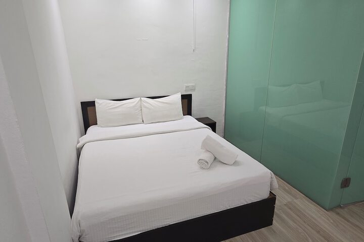 Room 17 of 27