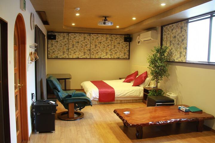 Room 12 of 12