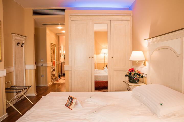 Room 27 of 59