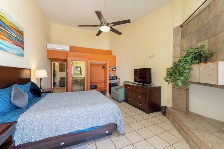 Room 8 of 24
