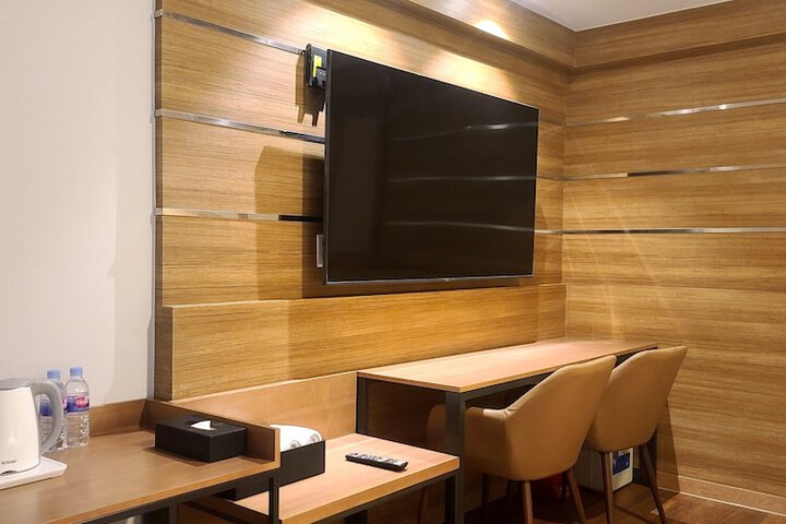 Room 6 of 15