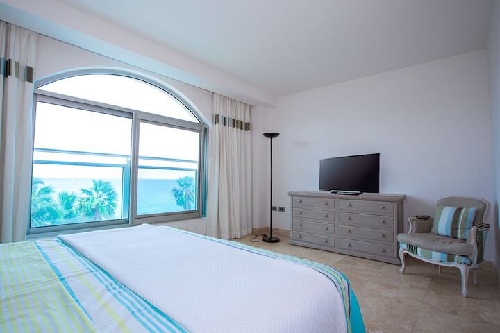 Room 5 of 230