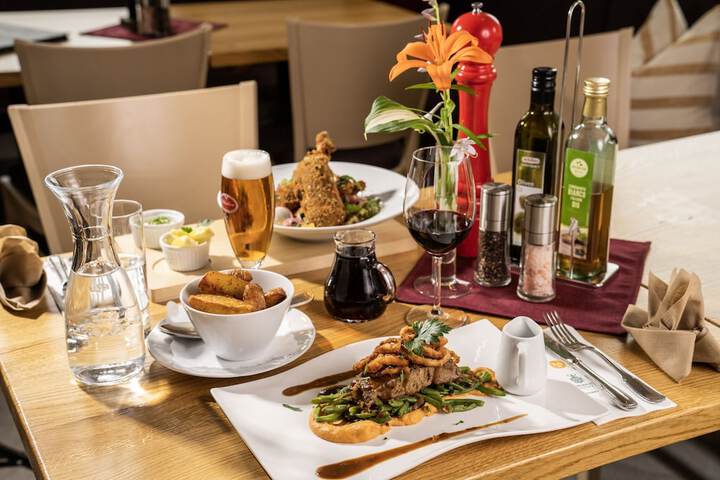Dining 92 of 141