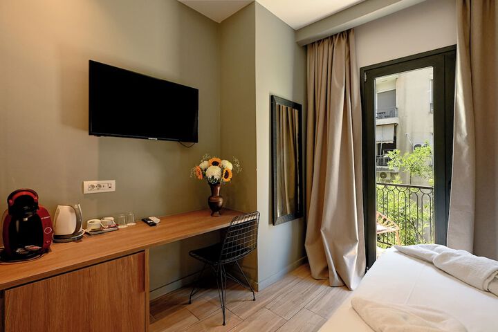 Room 17 of 200