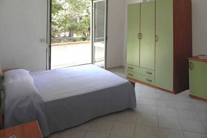 Room 16 of 42