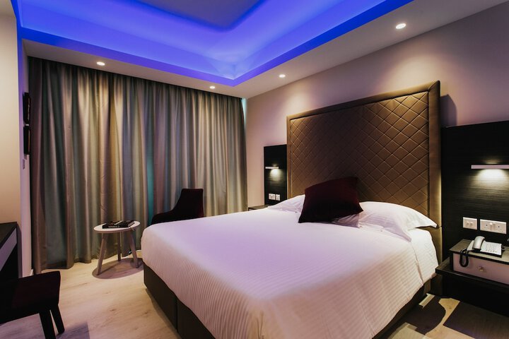 Room 16 of 40