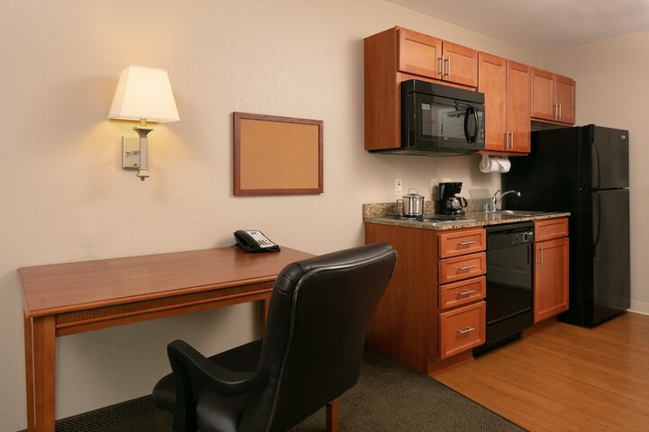 2 Queen Studio Suite Kitchen (13 of 31)