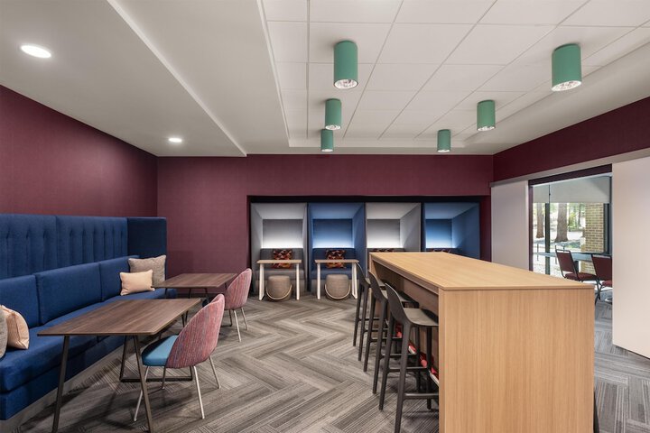 Business Center 44 of 54
