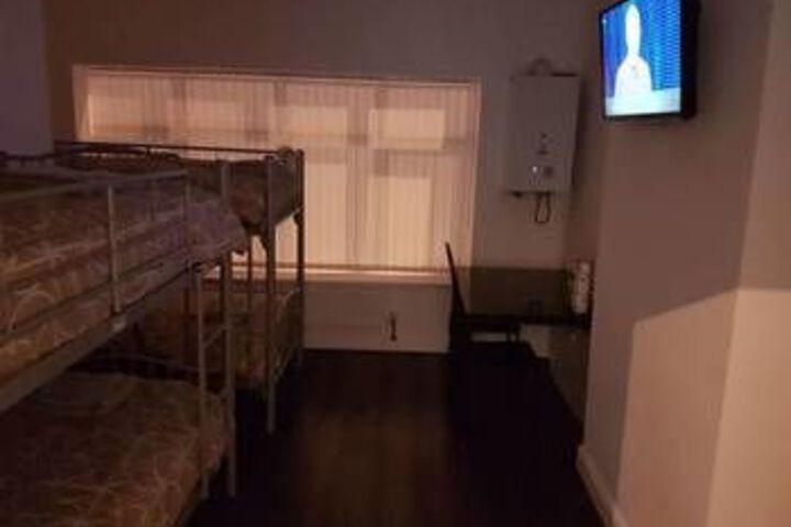 Room 7 of 12
