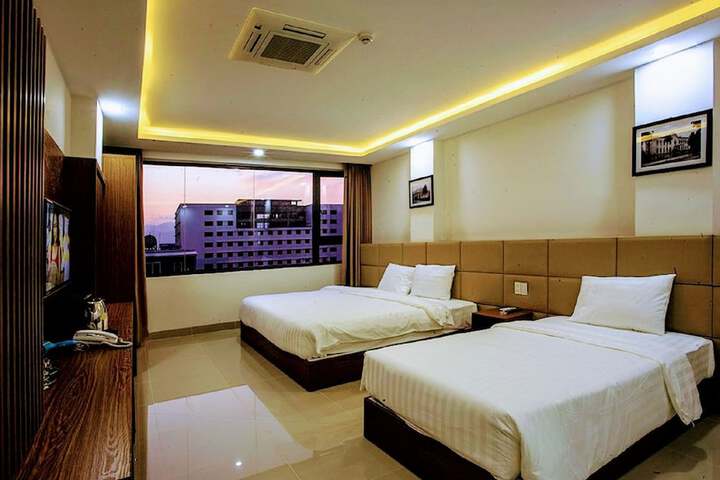 Room 32 of 46