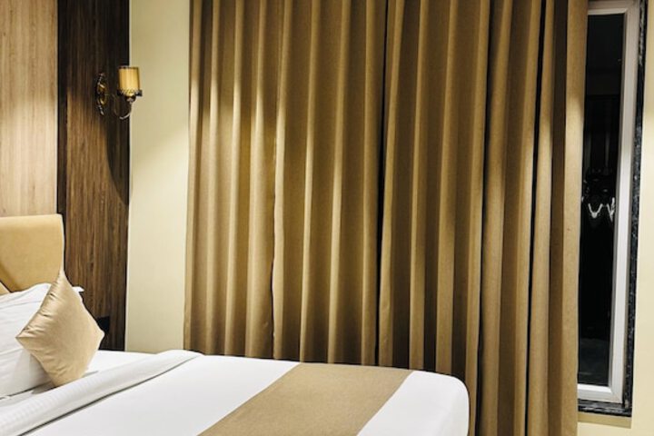 Room 16 of 34