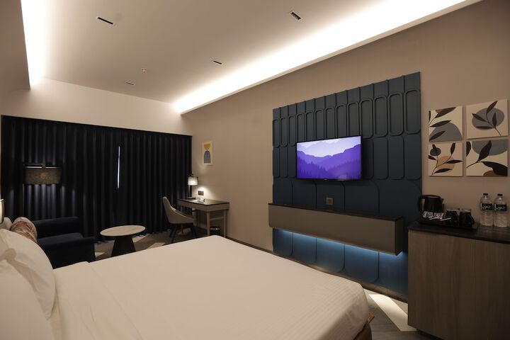 Room 4 of 17
