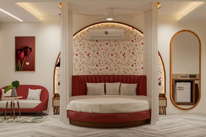 Room 4 of 12