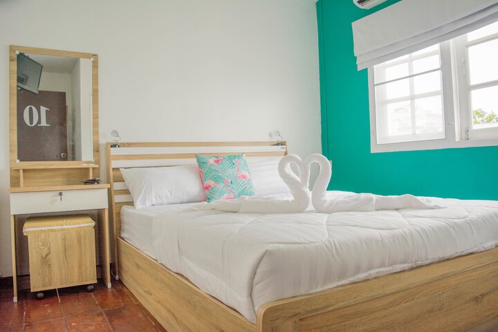 Room 4 of 27