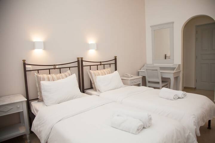 Room 2 of 25