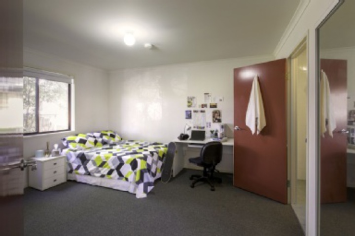 Room 83 of 252