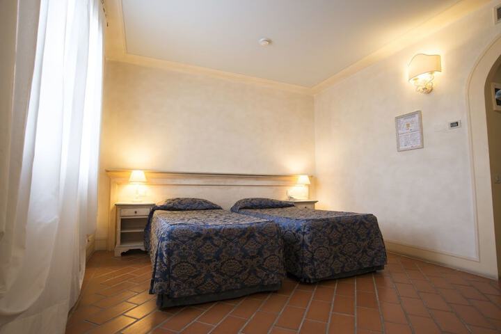 Room 13 of 43