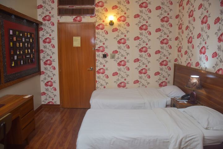 Room 13 of 27