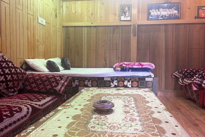 Room 12 of 27