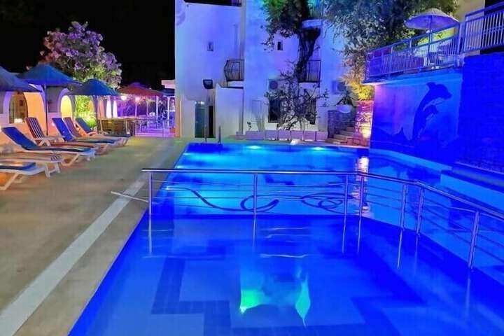 Pool 10 of 17
