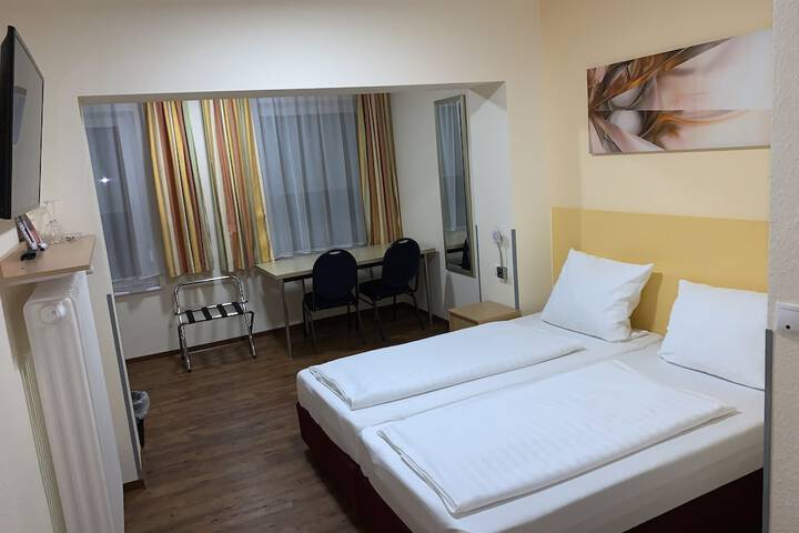 Room 5 of 30