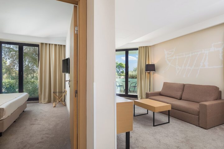 Room 33 of 87