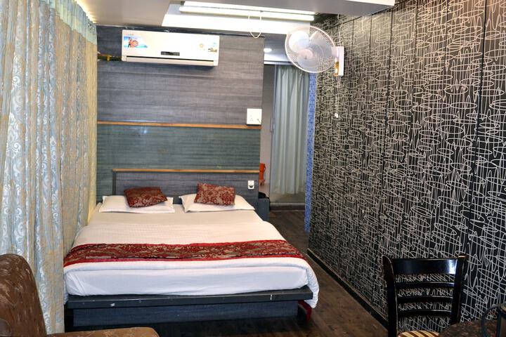 Room 9 of 43