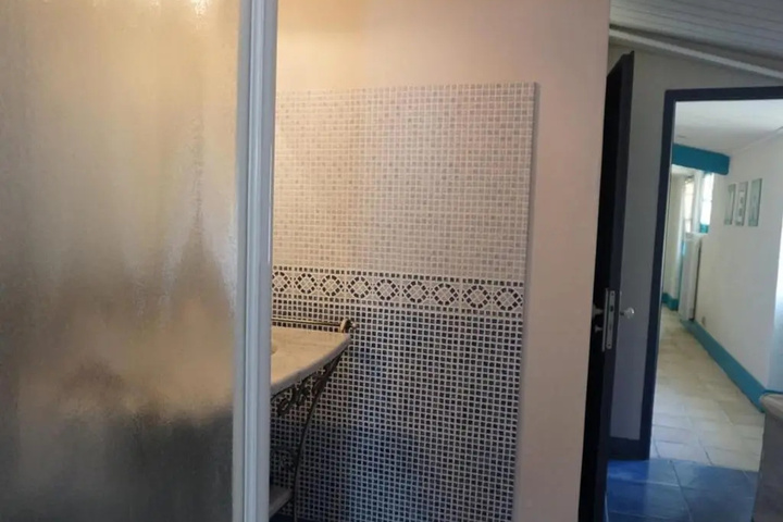 Room 6 of 14