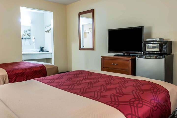 2 Double Beds (1 of 6)