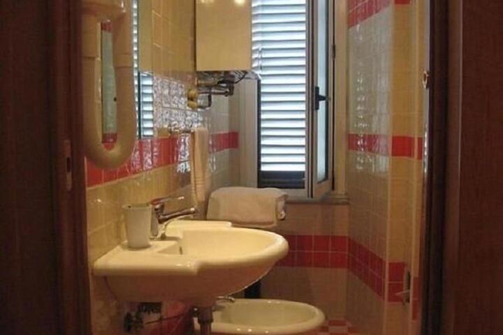 Room 2 of 19