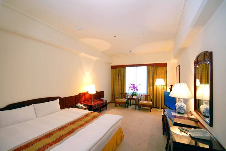 Room 5 of 43