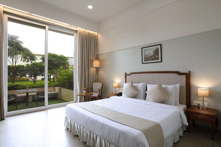 Room 27 of 103