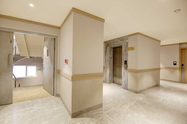 Ballroom/Hall 76 of 88