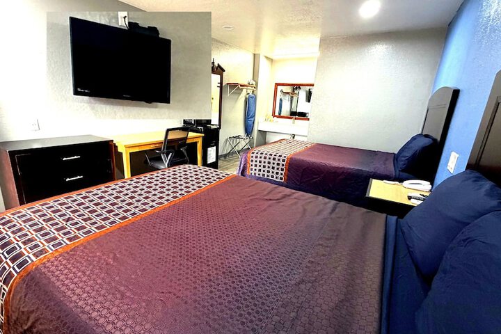Room 16 of 32