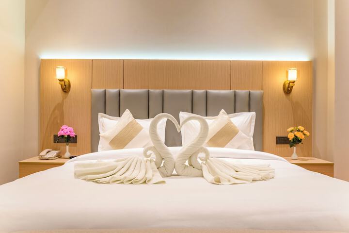 Room 13 of 80