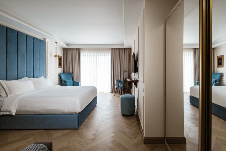Room 8 of 48