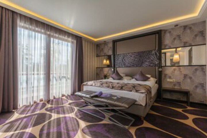 Room 32 of 42