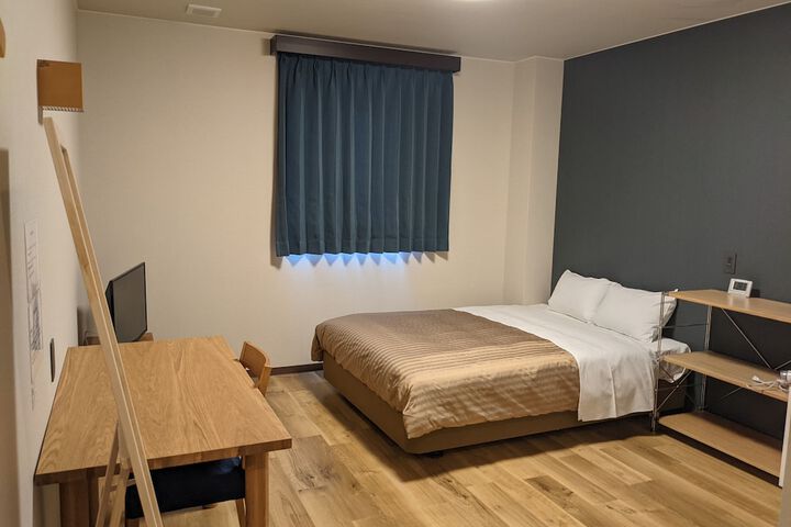 Room 8 of 25