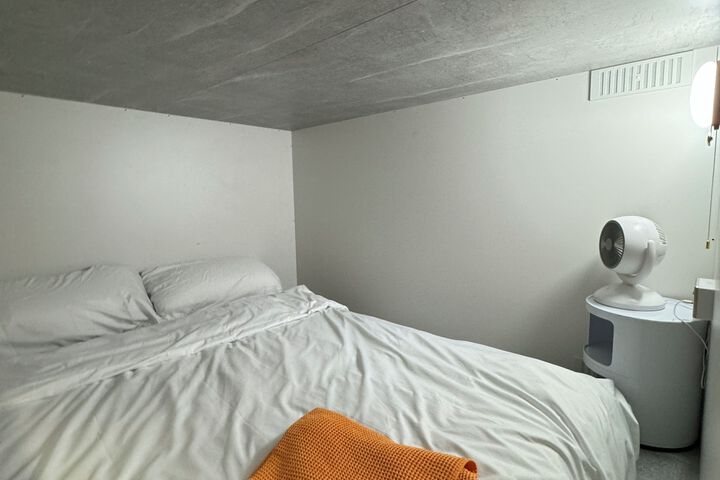 Room 5 of 7