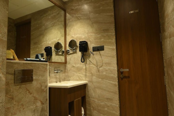 Room 7 of 25