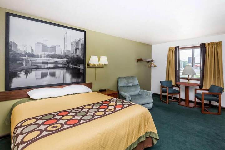 Room 3 of 32