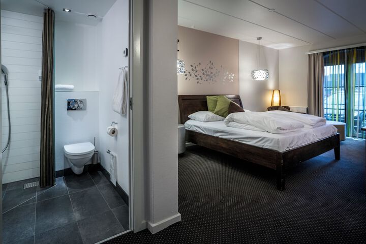 Room 9 of 43