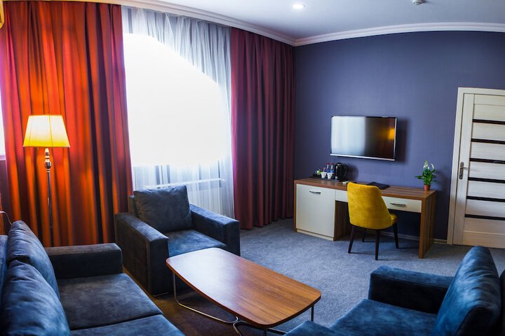 Room 28 of 46