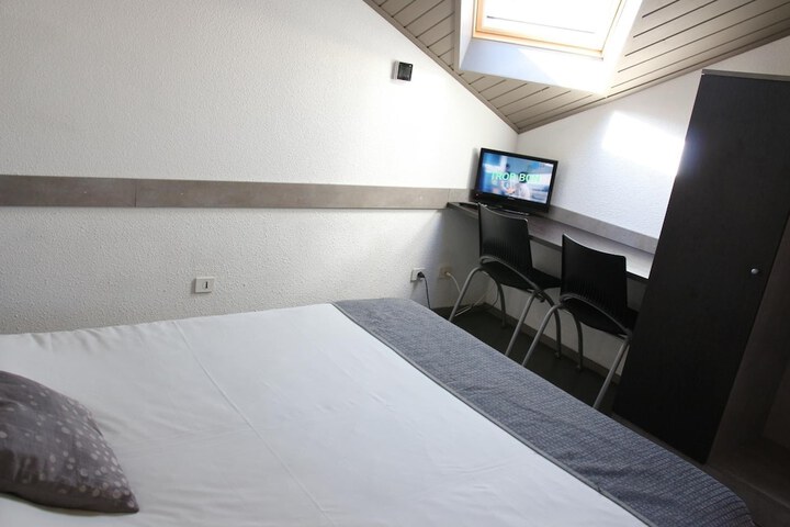 Room 5 of 25