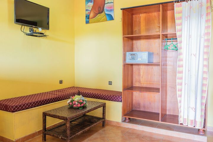 Room 6 of 32
