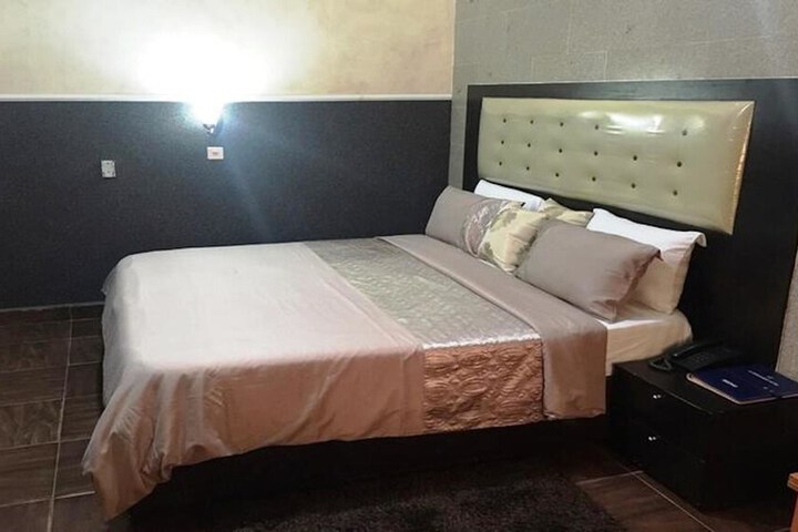 Room 10 of 25