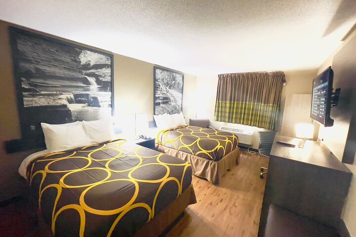 2 Double Beds (4 of 14)