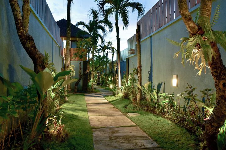 Hotel Entry
